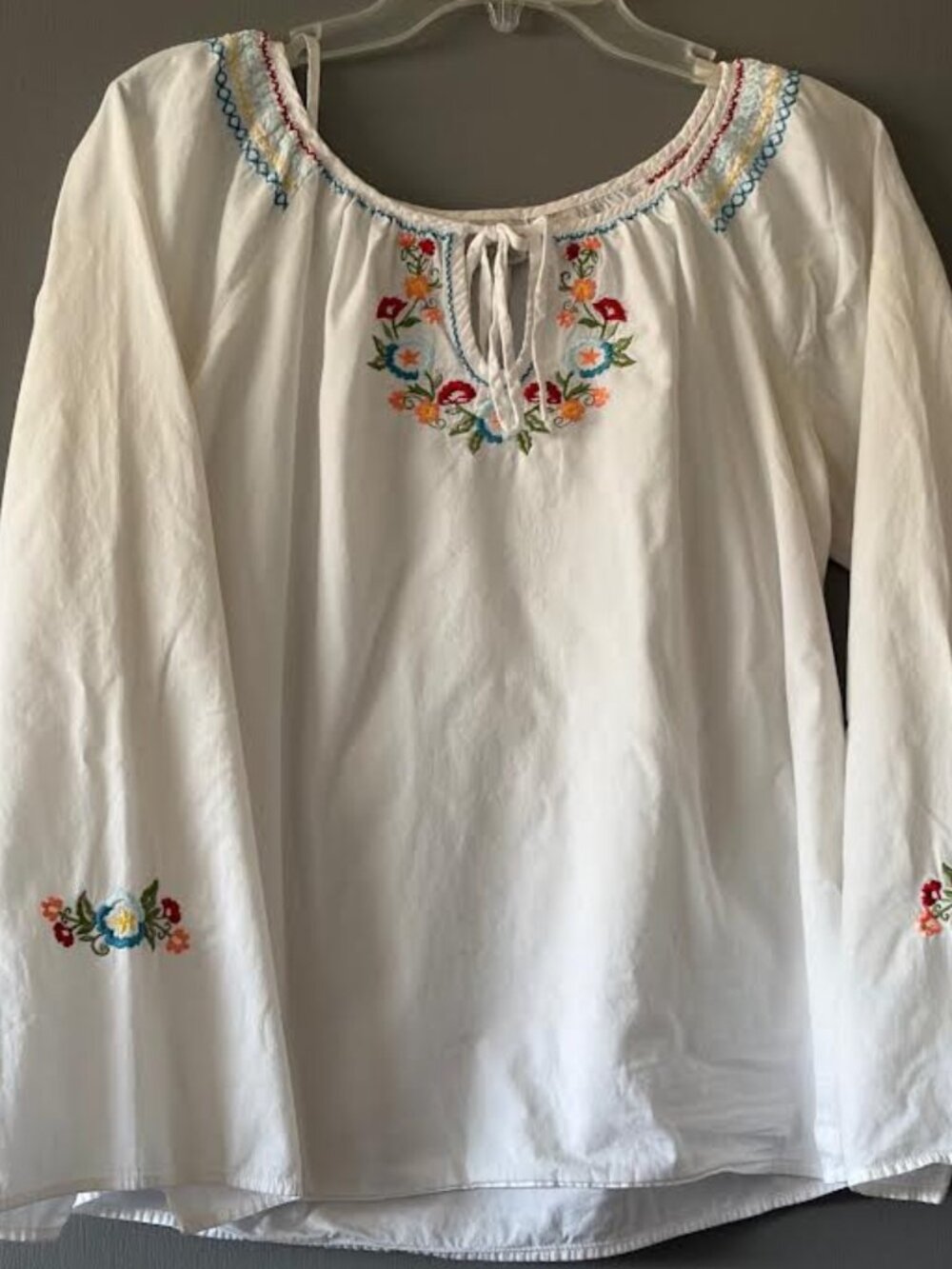 Vintage Embroidered blouse. Size L